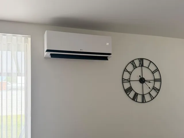 LG Deluxe binnenunit in de leefruimte, multisplit in Heusden-Zolder